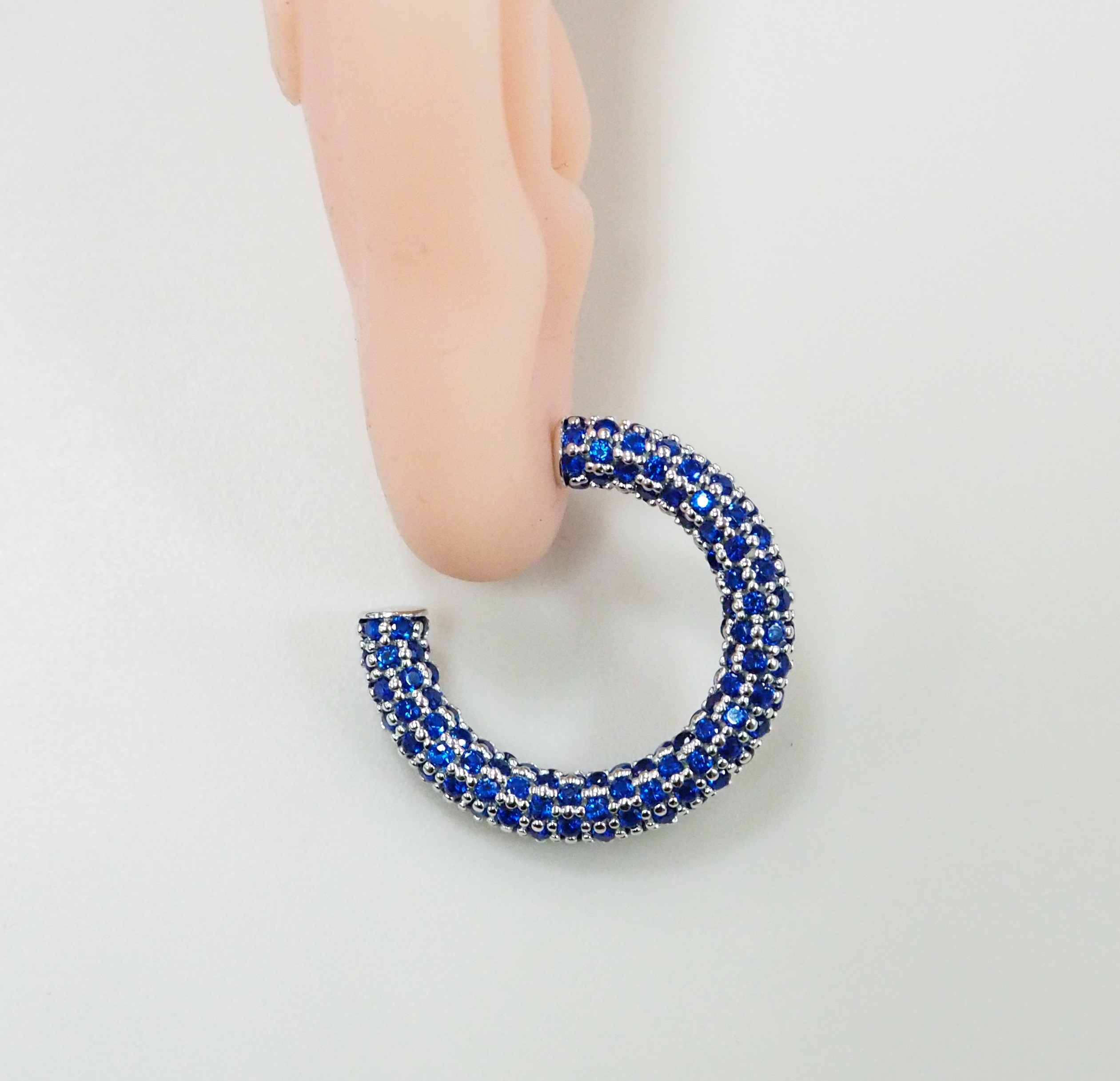 Серебряные серьги со шпинелью
